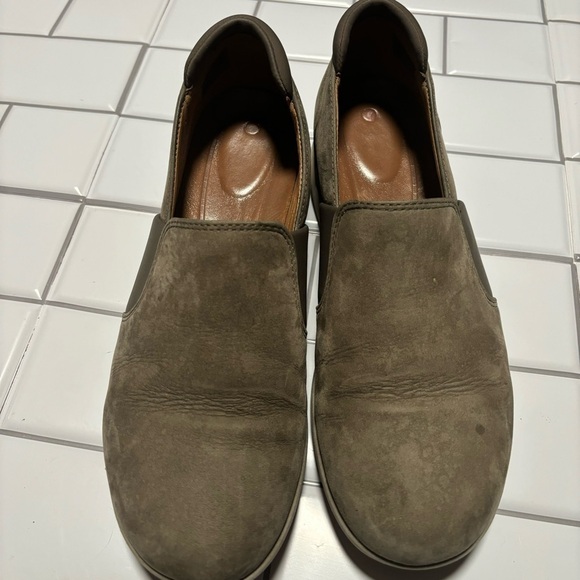 Clarks Un Adorn Step Unstructured Leather Slip-on - Picture 7 of 12
